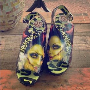 Studded wedges with pin up zombie